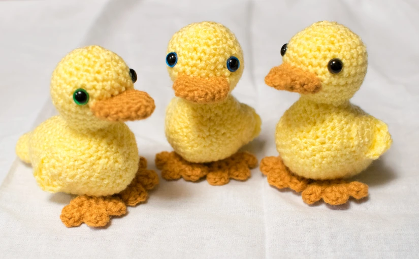 Waffles the duck – free crochet pattern